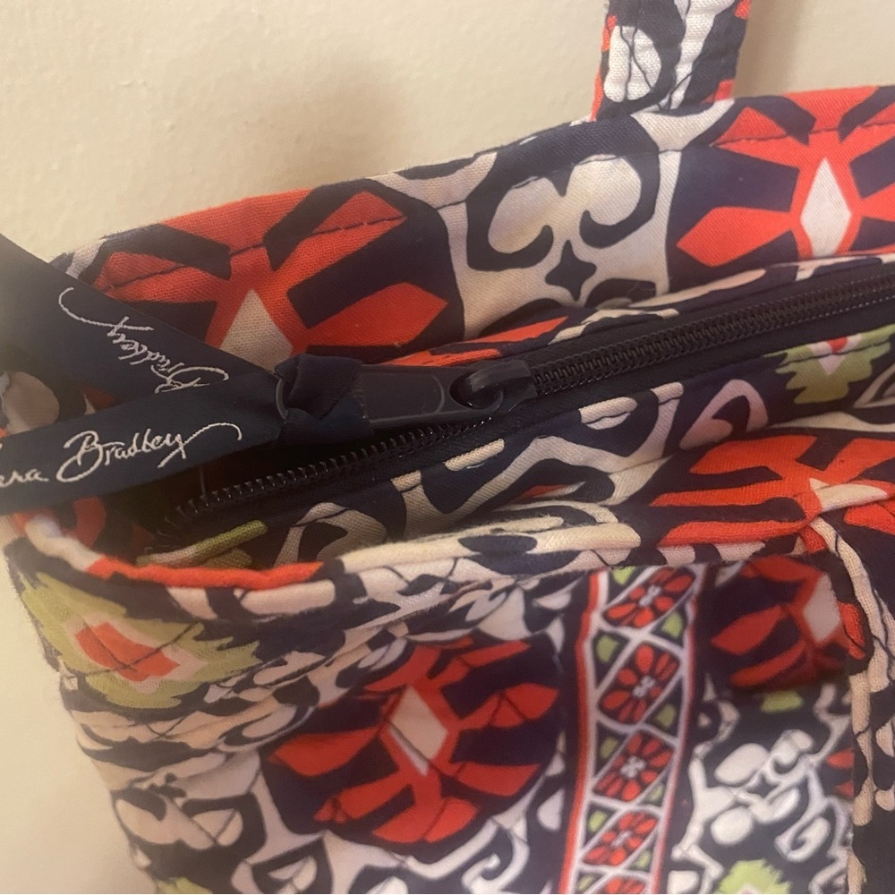 Vera Bradley Mandy shoulder tote bag in the retired "Sun Valley" pattern - Picture 2 of 3